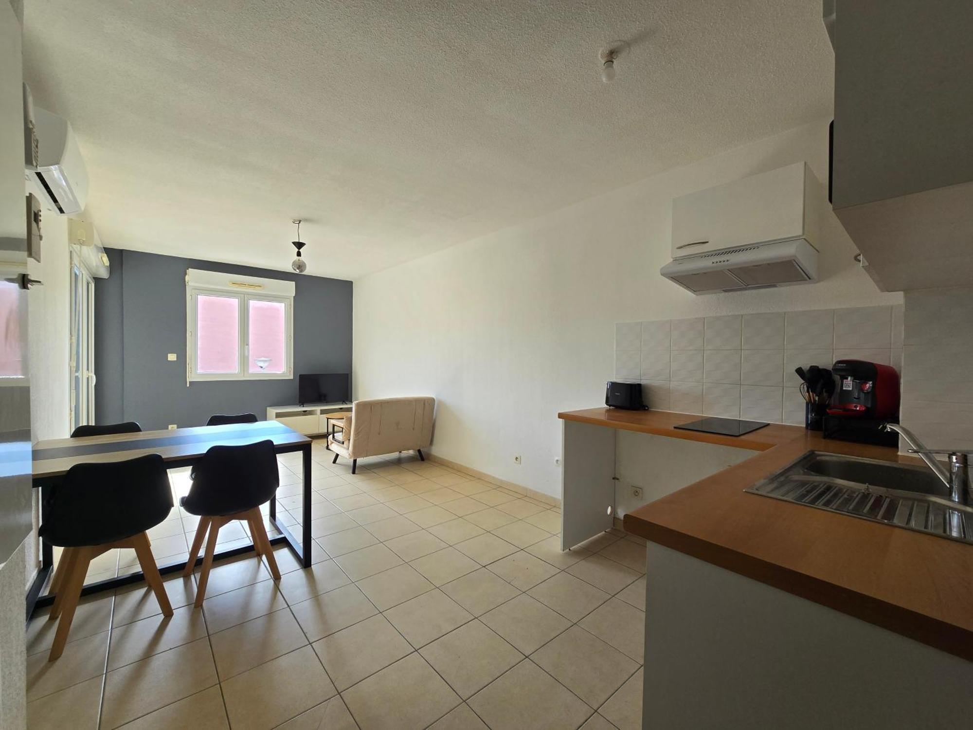 Dans Avec Piscine Apartment *